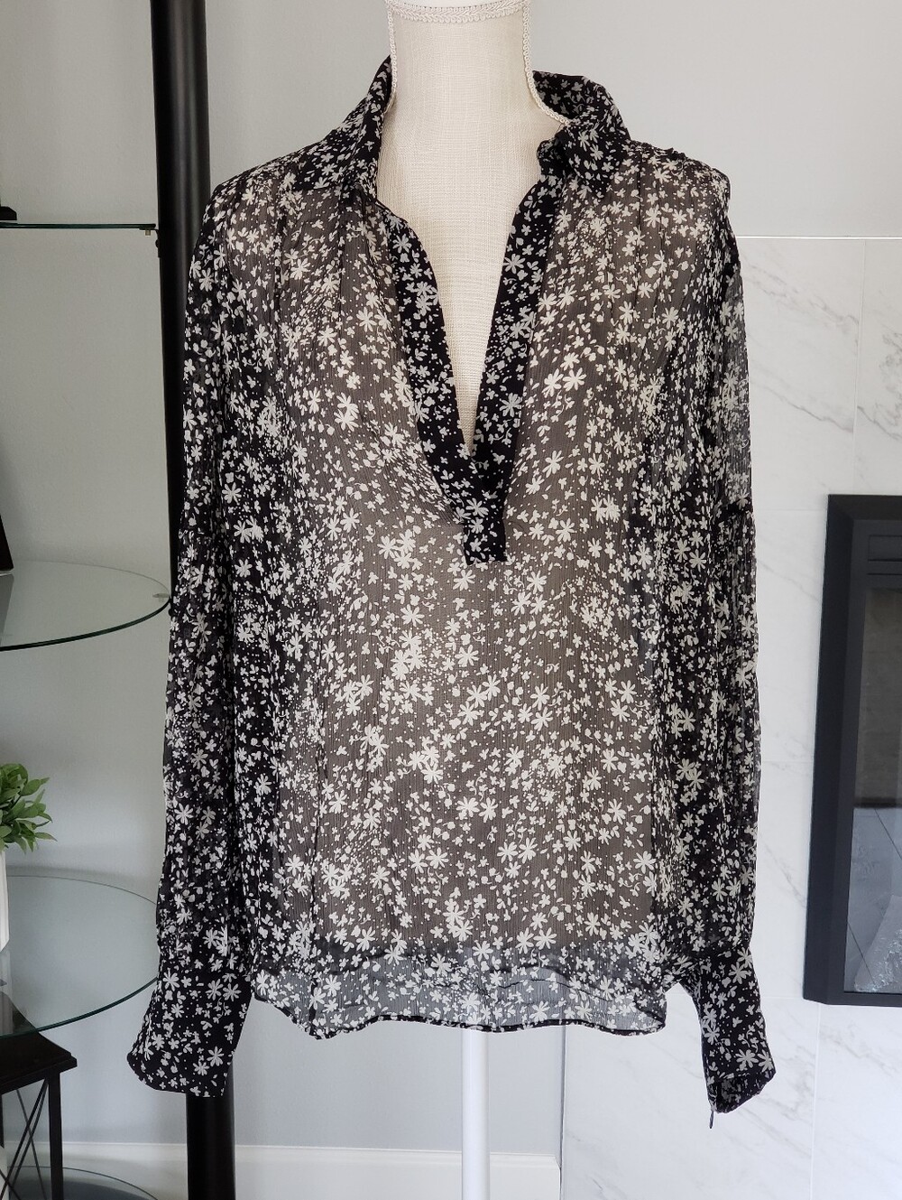 7 For All Mankind 100% Silk Popover Top Size XL Black White. Long Sleeve